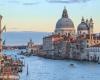 Venice adopts provisional visitation tax to avoid excessive tourism during the European summer