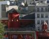 Windmill blades at the Moulin Rouge in Paris collapse | World