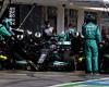 Stewards summon Mercedes for pit lane infringement