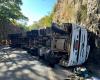 Two die and one is in serious condition after truck overturns and hits car on MG highway | Mining Triangle