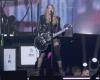 What does Madonna have on her leg? Singer wore knee braces at the Copacabana show | Madonna show