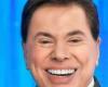 Silvio Santos poses with all his great-grandchildren in his mansion
