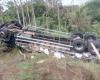 Truck with donations for RS overturns in SC and driver is injured | Santa Catarina